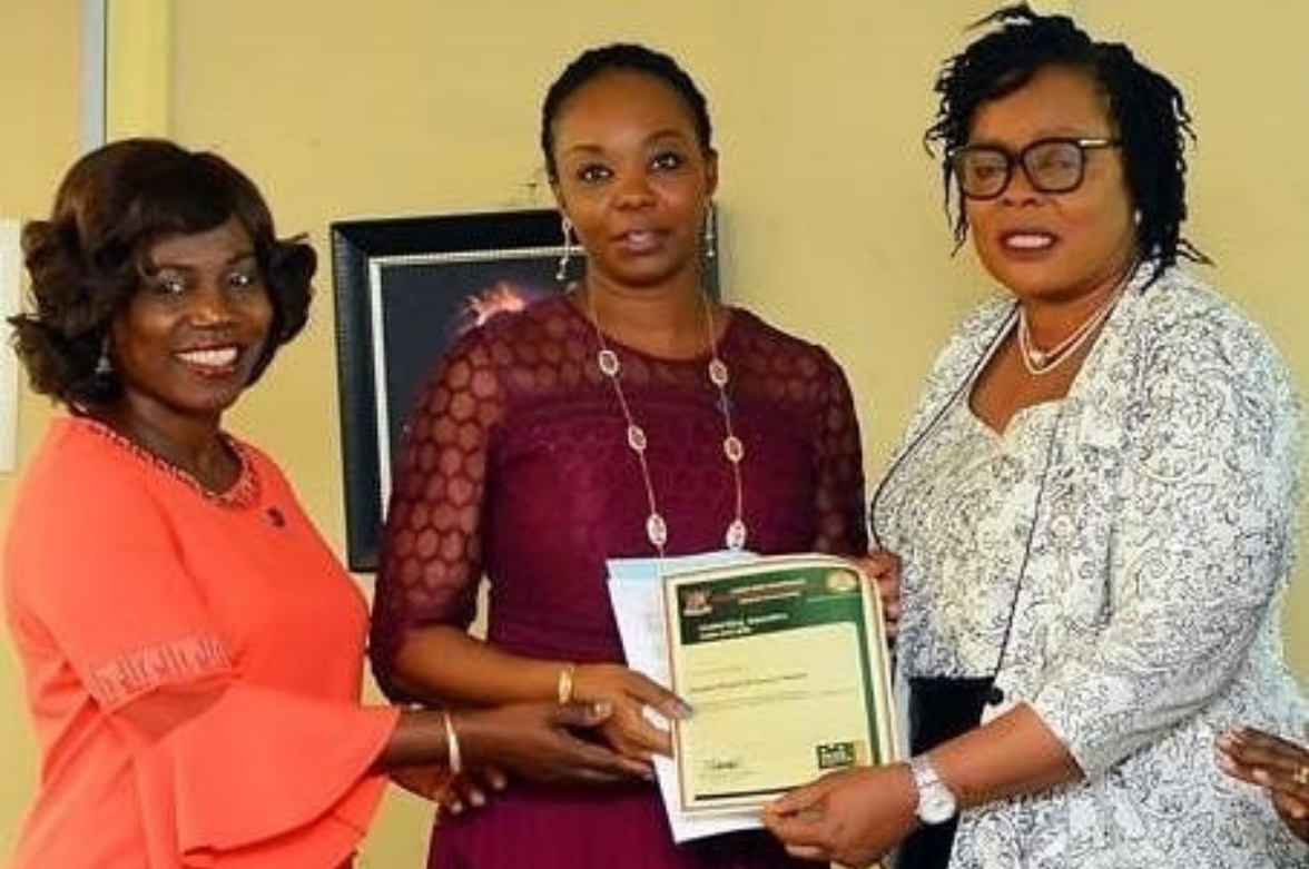 Temple-Receives-Award-from-Lagos-State